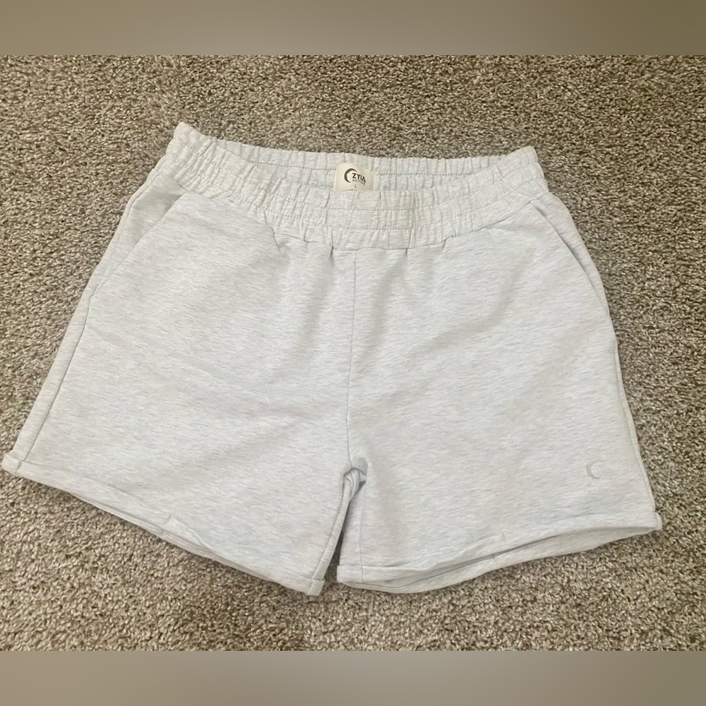 ZYIA Heather Gray Knockout Shorts - Picture 4 of 4